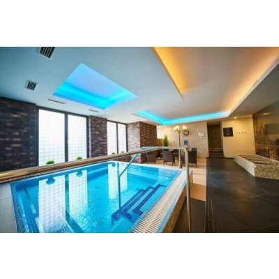 Skvělý pobyt se snídaní a neomezeným wellness v Hotelu & Wellness Queens**** pro 2 osoby na 2 noci – Hledejceny.cz