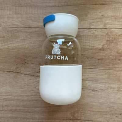 Frutcha lahvička skleněná bílá s modrým uchem 350 ml – Hledejceny.cz