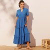 Dámské šaty Dlouhé volánové šaty s výstřihem do "V" zářivě modrá