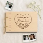 Dřevěné svatební fotoalbum srdce – personalizované jména a datum Počet listů papíru: 40 listů papíru – Zboží Živě