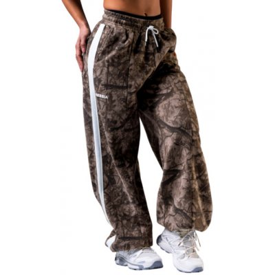 Nebbia Oversized tepláky POWER Camo bledé – Sleviste.cz