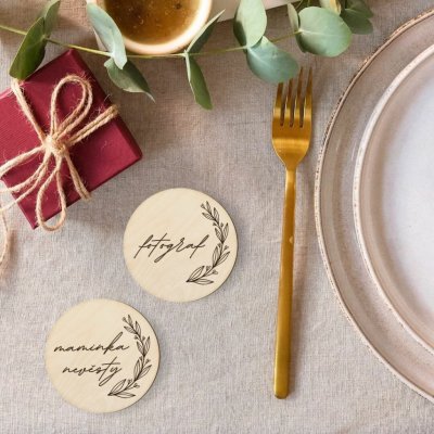 Svatební jmenovky dřevěné – personalizované gravírováním | Zamilujsi.cz písmo: Písmo 2 – Zbozi.Blesk.cz