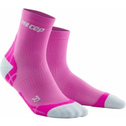 CEP kotníkové běžecké kompresní ponožky ultralight elektrická růžová světle šedá