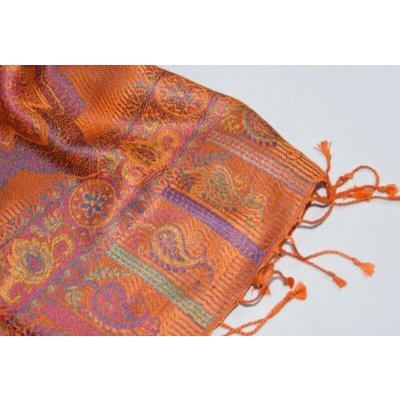 Hedvábná šála Jamawar velká oranžová s ornamenty – Zboží Dáma