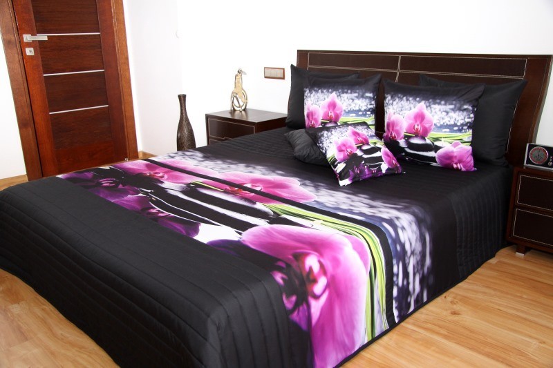 Dumdekorace přehoz na postel 3D černé barvy se svíčkami a růžovými  orchidejemi 1785-90083 220 x 240 cm od 1 926 Kč - Heureka.cz