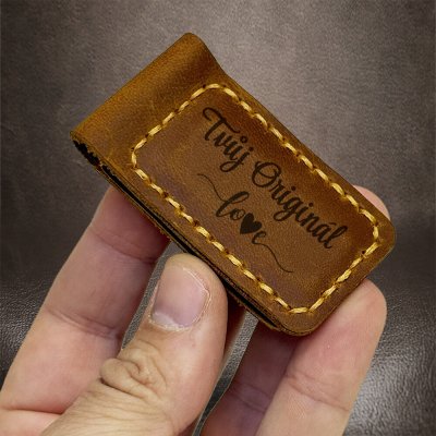 Spona na peníze MAJESTIQ Leather kožená Gravírování na míru Hnědá – Sleviste.cz