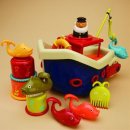 Hračka do vody B.toys Loď s kapitánem Fish and Splish