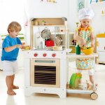 Hape dřevěná kuchyňka na kolečkách – Zboží Dáma