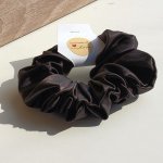 Saténová gumička do vlasů černá scrunchie – Hledejceny.cz