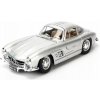 Sběratelský model Bburago Mercedes Benz 300 SL stříbrná 1:24