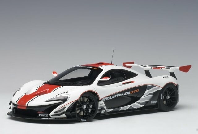 AUTOart McLaren P1 GTR bílá s červenými pruhy 2015 1:18 od 4 999