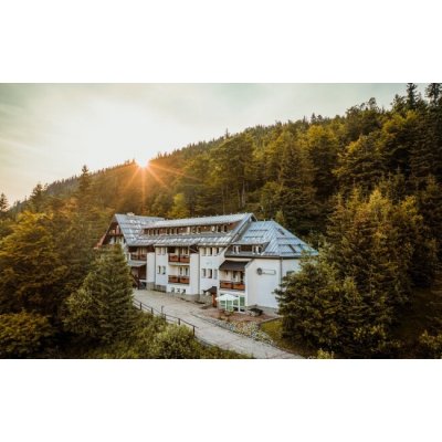 Nízké Tatry: Aktivní pobyt v blízkosti atrakcí v horském Hotelu Totem *** s polopenzí, saunou a lahví vína - 2 dny pro 2 osoby – Hledejceny.cz