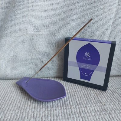 Stojánek na vonné tyčinky Lotus vínová – Hledejceny.cz