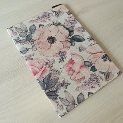 Obal na knihu Růžovošedé květy – Zbozi.Blesk.cz