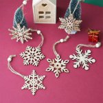 Sada 6 dřevěných vánočních ozdob sněhové vločky – Zboží Mobilmania