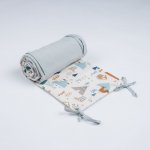 Tulimese Mantinel do postýlky béžové teepee šedozelený UMÍSTĚNÍ MANTINELU: MANTINEL ZAKRÝVAJÍCÍ ČELA A JEDNU DLOUHOU STRANU POSTÝLKY, VOLBA ROZMĚRU POSTÝLKY: MANTINEL PRO POSTÝLKU 120 X 60 CM – Zboží Dáma