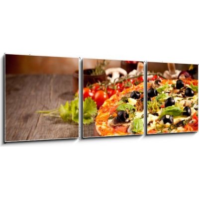 Obraz 3D třídílný - 150 x 50 cm - Delicious fresh pizza served on wooden table Chutná čerstvá pizza podávaná na dřevěném stole