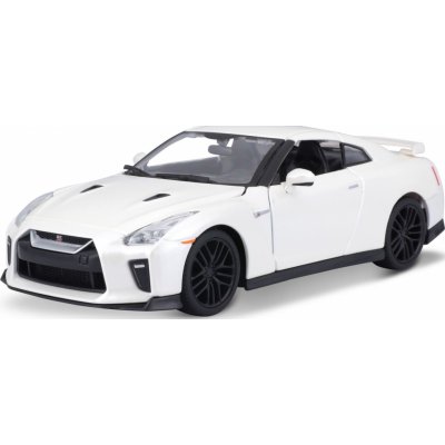 Bburago Plus Nissan GT R metalíza bílá 1:24