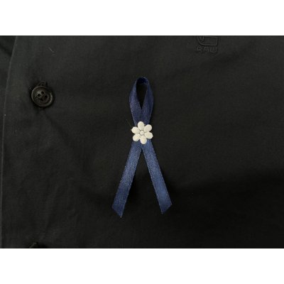 Svatba-eshop Svatební vývazek s kytičkou tmavě modrý - modré svatební vývazky, voničky – Zboží Dáma