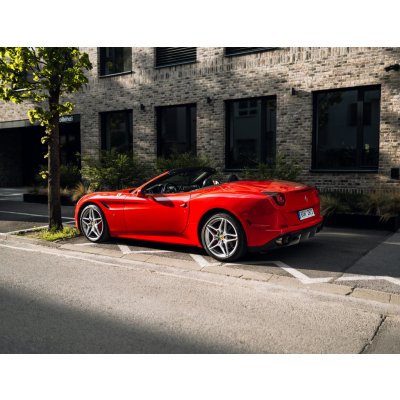 Jízda ve Ferrari Ostrava 1 osoba Videozáznam 20 minut – Hledejceny.cz