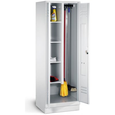 Denios Úklidová skříň Cabo, 4 vložné police, háčky, š 610, h 500, v 1800 mm, podstavec, šedá – Sleviste.cz