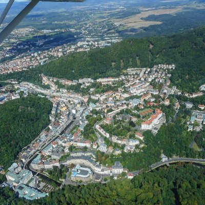 Vyhlídkový let letadlem 20 minut pro 3 osoby Karlovy Vary – Zboží Mobilmania