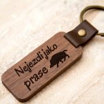 Přívěsek na klíče Ahome Dřevěná Nejezdi jako prase – Hledejceny.cz