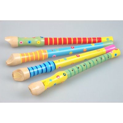 Dřevěná dětská flétna 33cm 21652 (Dřevěná dětská flétnička vhodná pro děti nebo začátečníky, různé barevné kombinace, dodáváno podle skladové zásoby. Délka flétny 33 cm.)