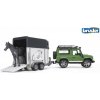 Sběratelský model Bruder Užitkové vozy Land Rover s přívěsem pro přepravu koní včetně 1 koně 1:16