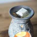 The Candle Brand Vonný vosk do aromalampy English Pear and Freesia 10 g přírodní barva – Zboží Dáma