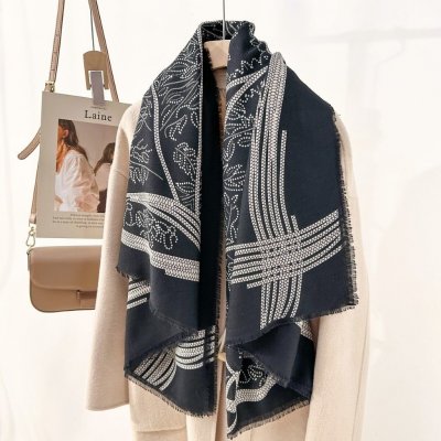 Classic Scarf Velký čtvercový šátek černý se zajímavým bílým vzorem listů a linek – Zboží Dáma