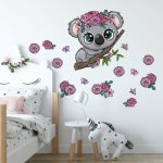 Nálepky na zeď koala s kvítky a motýly Plotbase s.r.o., 74,5x120cm – Sleviste.cz