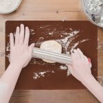 ORION Vál silikonový na těsto 40 x 30 cm, hnědý – Sleviste.cz