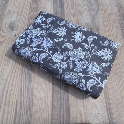 Obal na knihu Květy na šedé UNI M1653 – Sleviste.cz