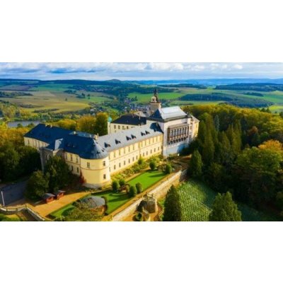 Kouzelná noc na zámku Zbiroh se snídaní a wellness pro dva – Zboží Dáma