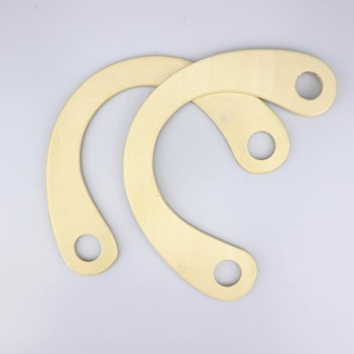 Ucha na tašky dřevěná 15x22 cm s dírami (2ks) - přírodní – Sleviste.cz