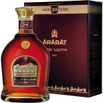 Ararat 20y 40% 0,7 l (karton) – Zboží Dáma