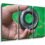 Obraz 3D třídílný - 105 x 70 cm - Mobile lenses on a green lawn. Mobilní čočky na zeleném trávníku. – Zboží Mobilmania