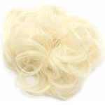 Příčesek - gumička s umělými vlasy Barva: blond – Zboží Mobilmania