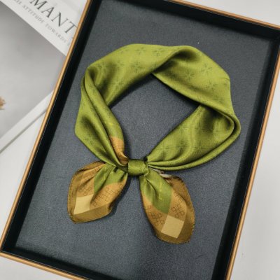 Hedvábný šátek olivovo-zlatý – Zboží Mobilmania