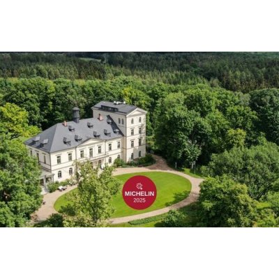 Romantická noc na úchvatném Chateau Mcely***** s polopenzí a privátním wellness pro 2 osoby – Hledejceny.cz
