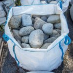 Okrasné kameny Žulové valouny Vyberte si balení: Big Bag 1000 kg, Vyberte si velikostní frakci: 10 - 20 cm – HobbyKompas.cz