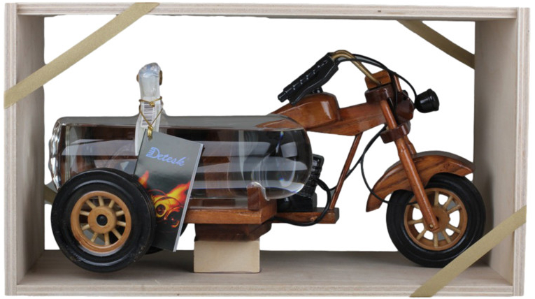 Detesk Švestka 40% 0,35 l (dárkové balení dřevená motorka s cisternou)