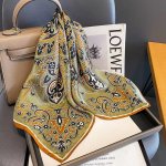 hedvábný šátek Zlato-hnědé ornamenty v dárkovém balení – Zboží Mobilmania