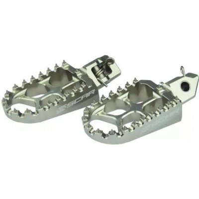 SCAR závodní stupačky řidiče hliníkové KTM SX/EXC 23-, HUSQVARNA 23-, GASGAS 24-, SHERCO 08-25, BETA RR 05-19, HUSABERG 08-14 barva titanová (stříbrná) | Zboží Auto
