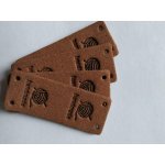 Koženkový štítek půlený Hand made klubko 5x2cm tmavě hnědy – Hledejceny.cz