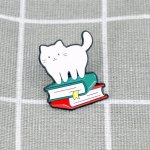 Pinarna Bílá kočička na knížkách – Zboží Mobilmania