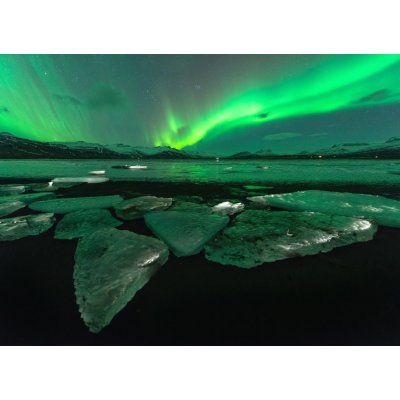 WEBLUX 209731470 Samolepka fólie A beautiful green and red aurora dancing over the Jokulsarlon lagoon Krásná zelená a červená aurora tančící nad lagunou Jokulsarlon, Is, rozměry 100 x 73 cm – Hledejceny.cz