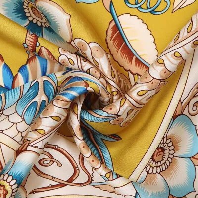 hedvábný šátek žluto-zlatý s modrými květy