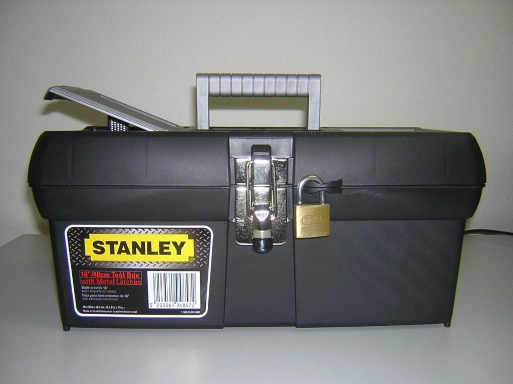 Stanley 1-94-857 Box na nářadí s kovovými přezkami 16\